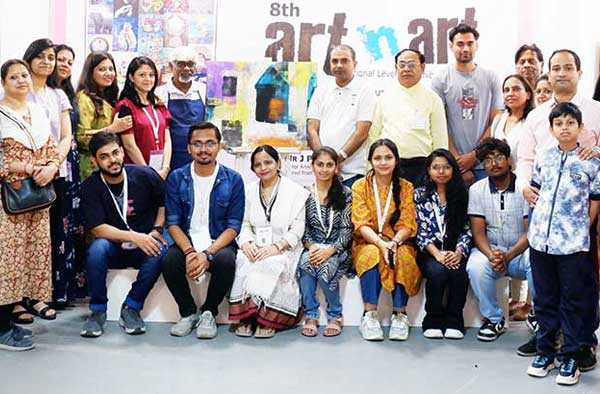 Abstract Painting Demonstration by Artist J P Singh in Artizen Art Gallery, New Delhi, India, Organised by Nav Shri Art & Culture Organisation