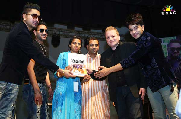 Volunteers Award 2015 for Volunteering in NSAC Events & Activities, Organised by Nav Shri Art & Culture Organisation