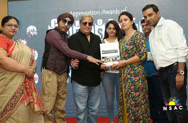 Volunteers Award for Volunteering in 'art N art Exhibition' 2015, Organised by Nav Shri Art & Culture Organisation